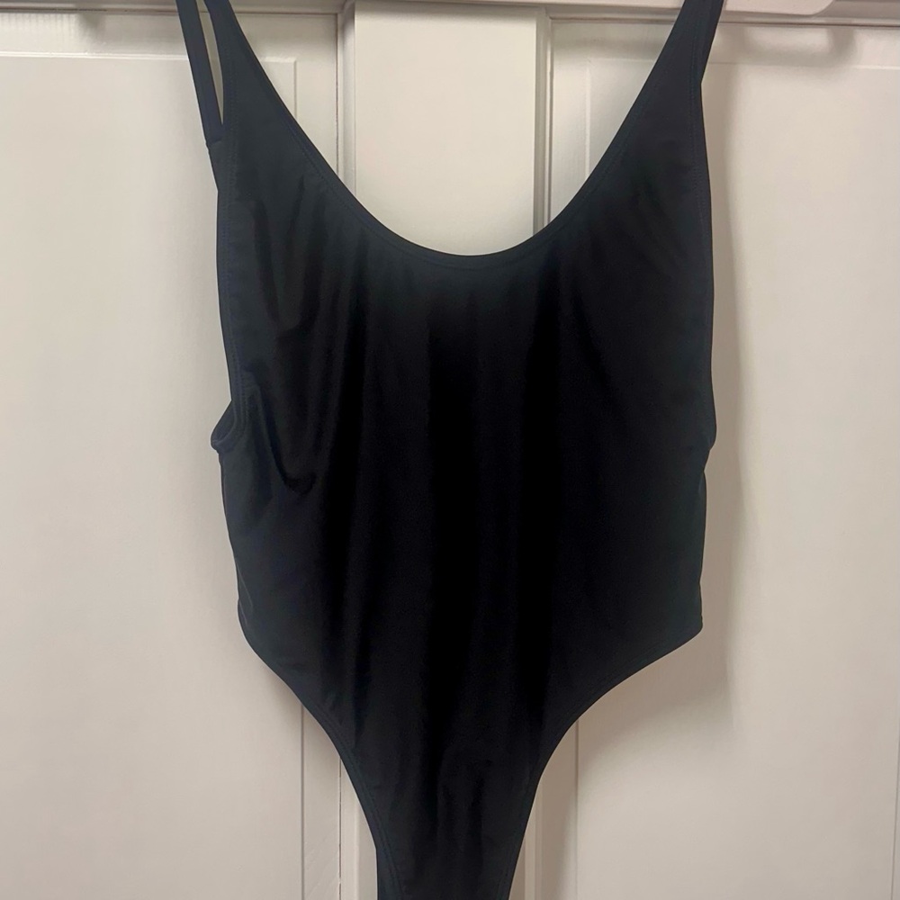 Fabletics Black One-Piece low back‎ xs Swimwear Sleek Design